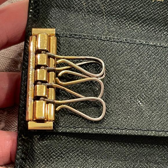 Louis Vuitton LV 4 Key Holder Black Leather Authentic COA - Picture 6 of 9